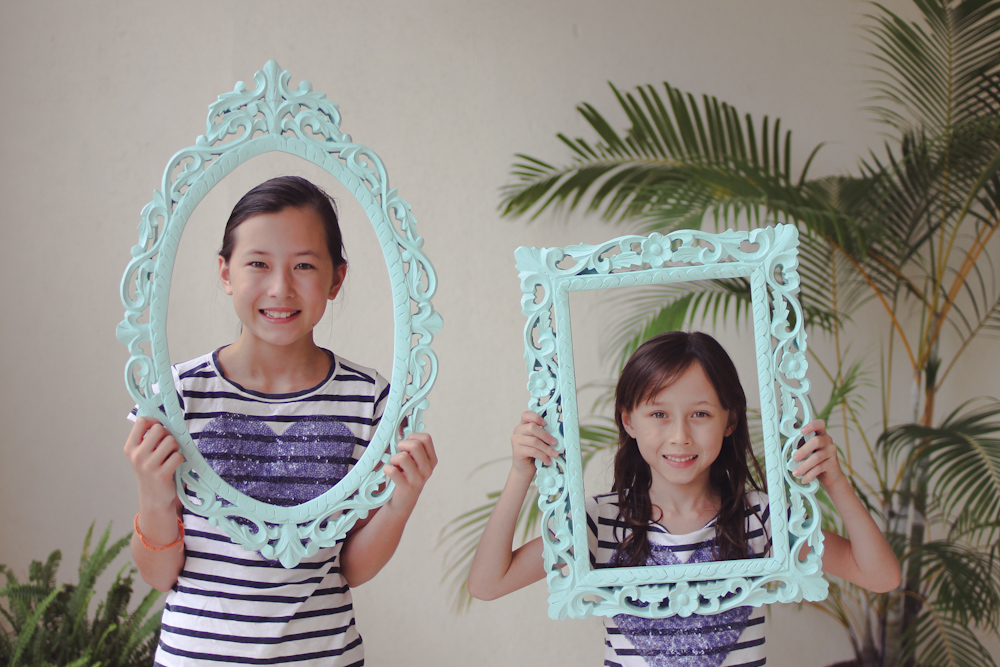 photo booth blue frames